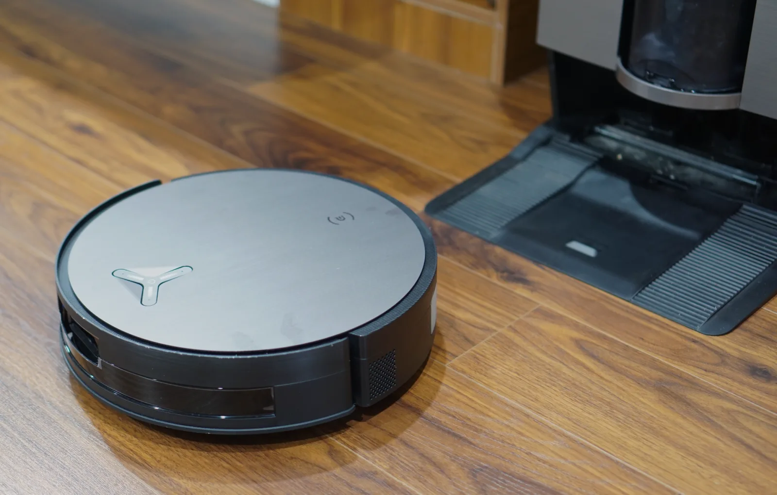 Ecovacs X11 OmniCyclone Robot H&uacute;t Bụi Lau Nh&agrave; Tự Động 2026